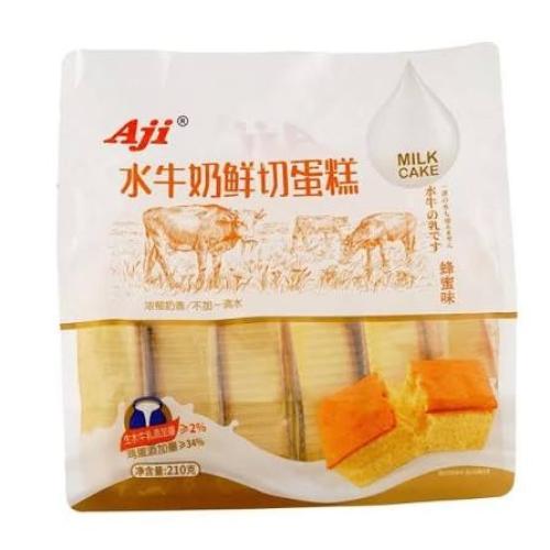 كيك ياباني طازج مصنوع من الحليب والعسل الطبيعي