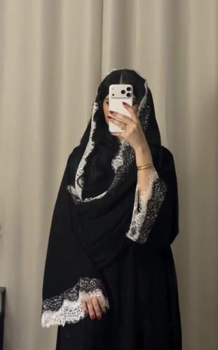 عباية كريب ملكي مع دانتيل على الاكمام-متجر ملك
