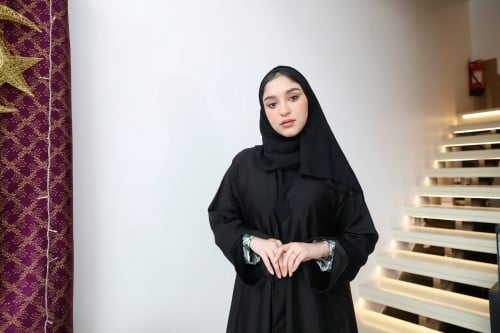 0079عبايه الفرسان بشت
