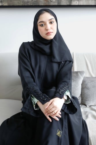 0087 عبايه المستقبل ساده باكمام مطرزه