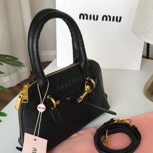 شنطه نسائيه فخمه