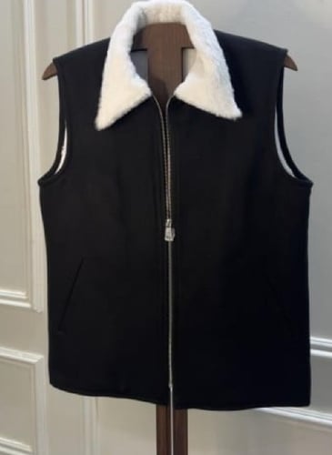 سديري شتوي اسود شريط سحاب .قلاب من داخل فرو