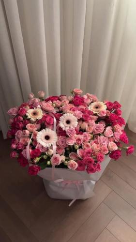 باقة ورد طبيعي بتنسيق أنيق ولمسة فاخرة تناسب كل ال...