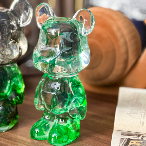 مجسم ديكوري أكريليك بشكل دب – باللون الأخضر