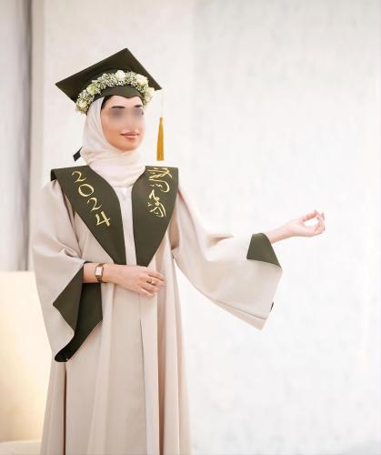 عبايات التخرج من-لارين