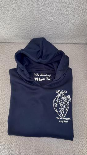 بلوفر قلب مع عباره مخفيه