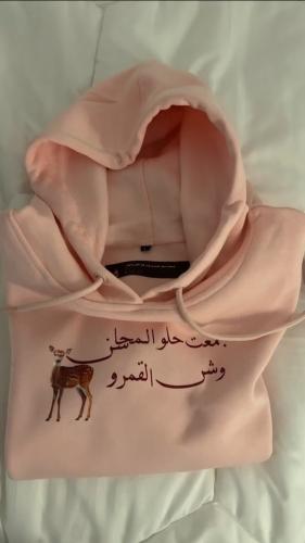 بلوفر جمعت حلو المحاسن وشو القمر والغزال