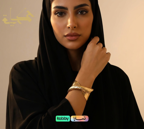 Women's bracelet with a modern open design in vacation style.