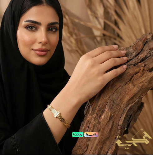Zirconia gold bracelet with a luxurious classic design.