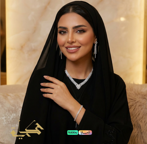 A set of very luxurious classic jewelry.