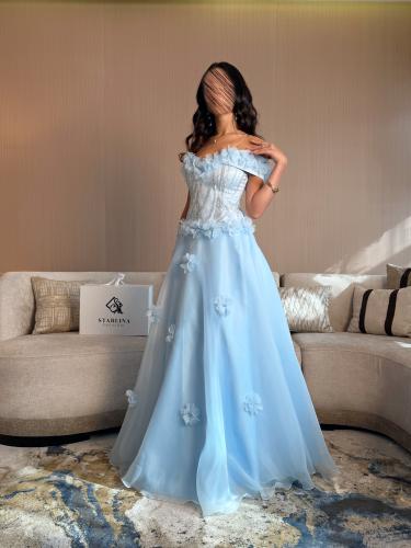 فستان سهرة سماوي بكورسيه وورد مجسم