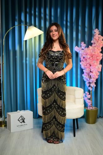فستان سهرة أسود بتطريز يدوي وهدب ذهبي