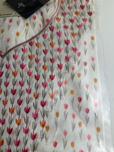 مخور قطن جاهز يوجد به عيب بسيط من المورد( خط بالقل...