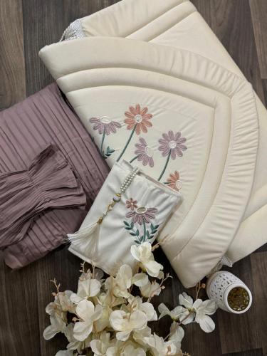 طقم الصلاة الكسرات مع سجادة مطرزة