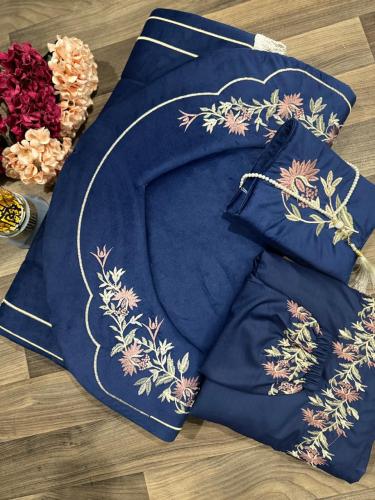 طقم الصلاة المطرز مع سجادة مطرزة