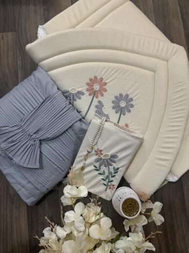 طقم الصلاة الكسرات مع سجادة مطرزة