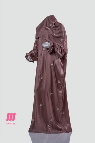 طقم صلاة مطرز مع سجادة شانيل (سحاب)