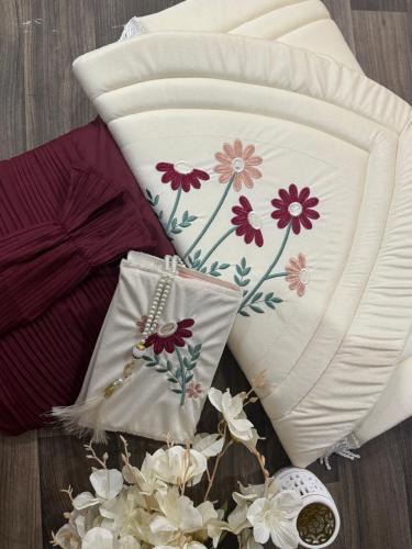 طقم الصلاة الكسرات مع سجادة مطرزة