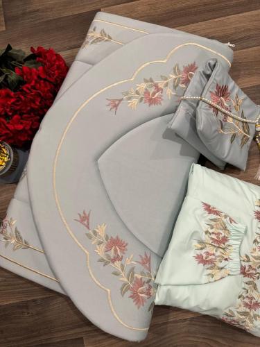 طقم الصلاة المطرز مع سجادة مطرزة