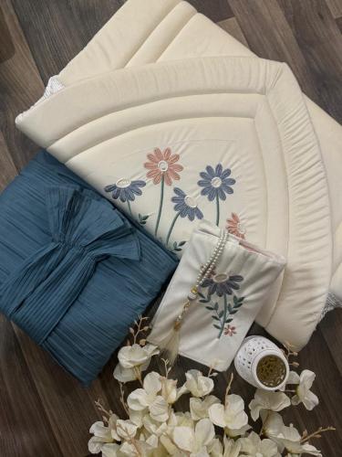 طقم الصلاة الكسرات مع سجادة مطرزة