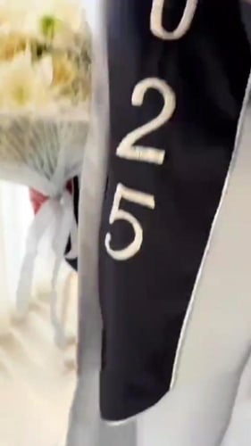 عبايه تخرج 2025 بالاسم والعبارة وسنة التخرج وشعار...