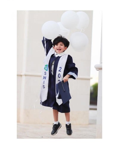 عبايه تخرج 2023 مدارس بناتي بالاسم تفصيل حسب الطلب...