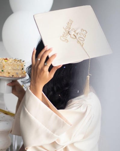 عباية تخرج 2023 تفصيل حسب الطلب