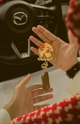 تعليقة الصقر و كسرة العود على طلبك