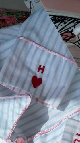 بجامة العيد طقم كلاسيكي بتطريز الحروف الشخصية