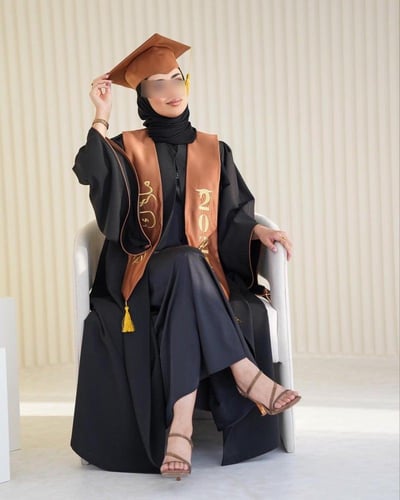 عبايات تخرج2024 تفصيل حسب الطلب