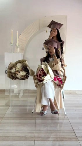 عباية تخرج بالاسم والعبارة وسنة التخرج وشعار الدفع...