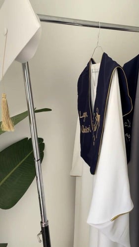 عبايات تخرج 2023 تفصيل العباية و تطريز الوشاح والق...