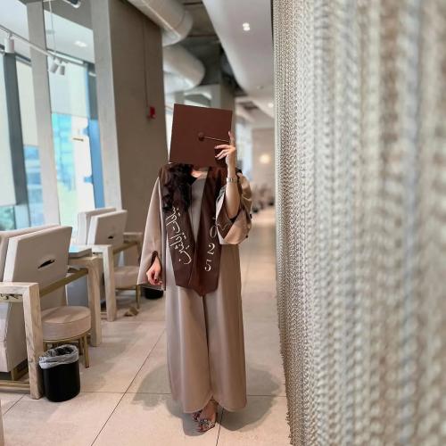 عبايات تخرج تعكس شخصيتك تطريز فريد ولمسة خاصة