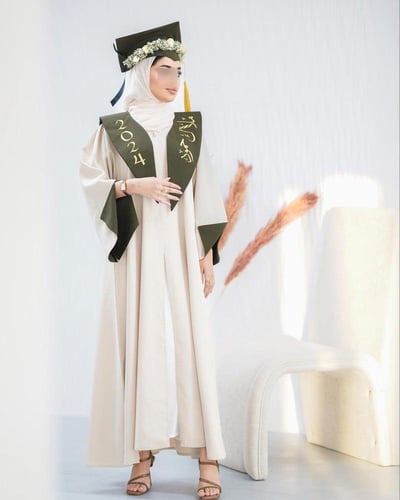 عبايات تخرج 2025 قماش كريب ياباني تفصيل حسب الطلب