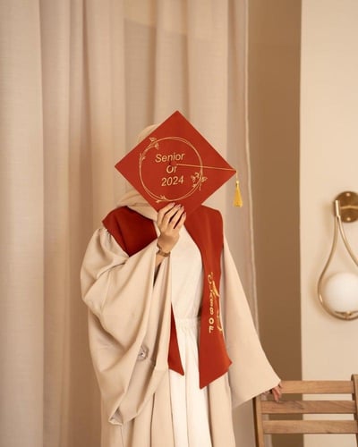 عبايه تخرج 2024 تفصيل العباية و تطريز الوشاح والقب...