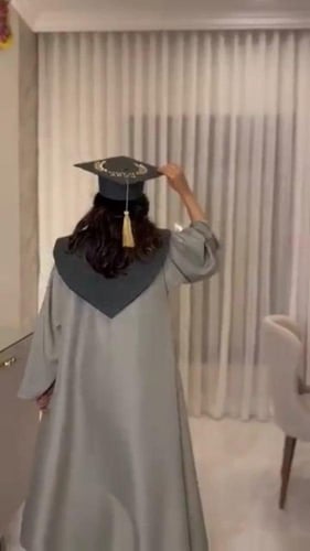 عبايه تخرج زيتي وتيفاني 2023 بالاسم تفصيل حسب الطل...