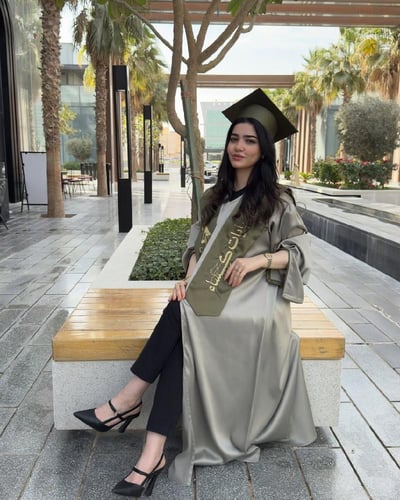 عبايات تخرج تعكس شخصيتك تطريز فريد ولمسة خاصة