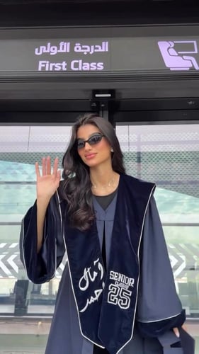 عبايات تخرج كحلي 2025 بالاسم والعبارة وسنة التخرج...