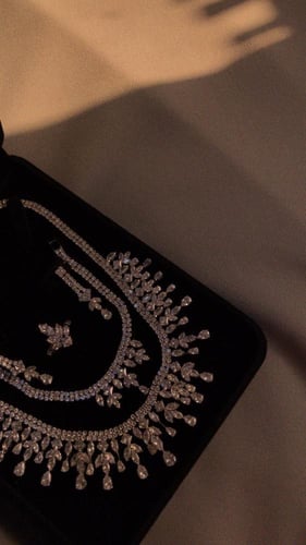 عبايه تخرج 2025 بالاسم والعبارة وسنة التخرج وشعار...