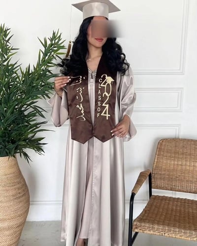 عباية تخرج بالاسم والعبارة وسنة التخرج وشعار الدفع...