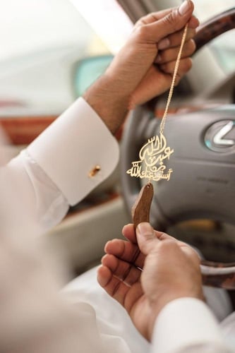 تعليقة حرف او اسم مع استودعتك الله بالعود