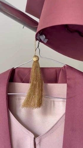 عبايات تخرج 2024 تفصيل العباية و تطريز الوشاح والق...