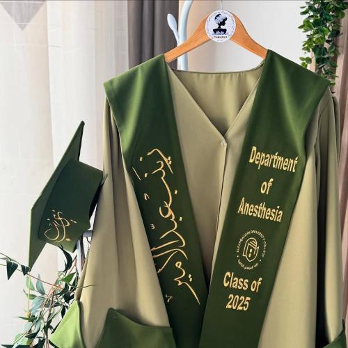 عبايات تخرج 2025 نقش اسمك بروعة التفاصيل