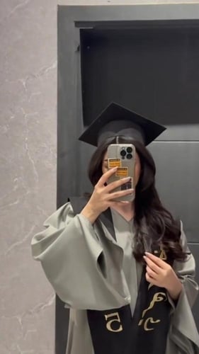 عبايه تخرج 2025 قماش تفته جهتين جهة لماع وجهة مطفي...