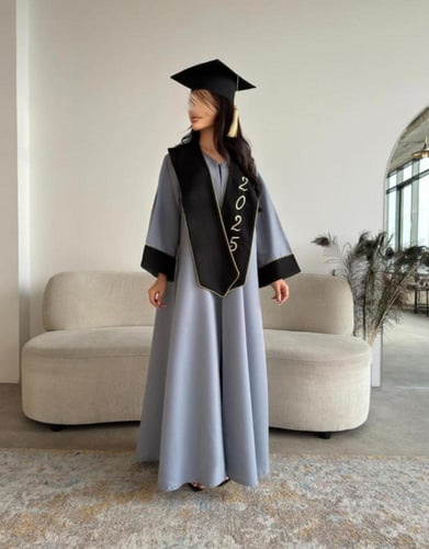 عبايه تخرج 2025 بالاسم والعبارة وسنة التخرج وشعار...