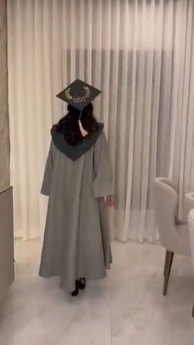 عبايه تخرج زيتي وتيفاني 2023 بالاسم تفصيل حسب الطل...