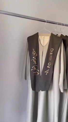 عبايات تخرج 2024 تفصيل العباية و تطريز الوشاح والق...