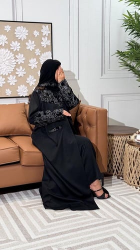 عبايه نص بشت اسود خلود