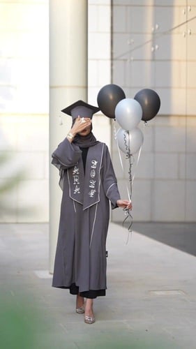 عبايه تخرج 2024 تفصيل العباية و تطريز الوشاح والقب...