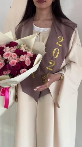 عباية تخرج بالاسم والعبارة وسنة التخرج وشعار الدفع...